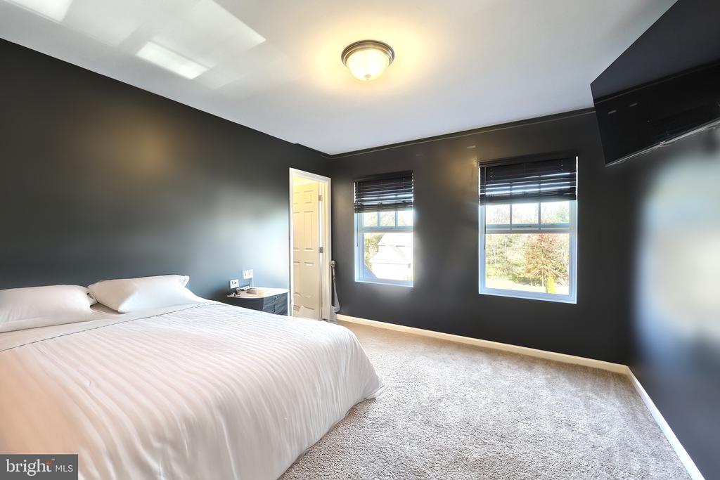 4010 CHAPMAN COURT