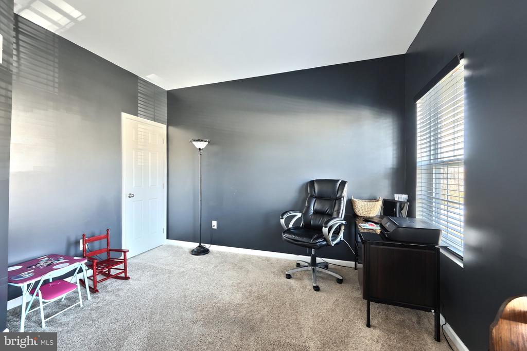 4010 CHAPMAN COURT