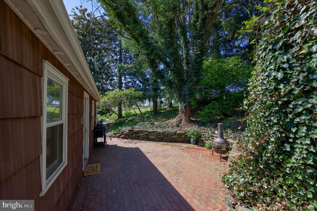 420 MELLINGER DRIVE