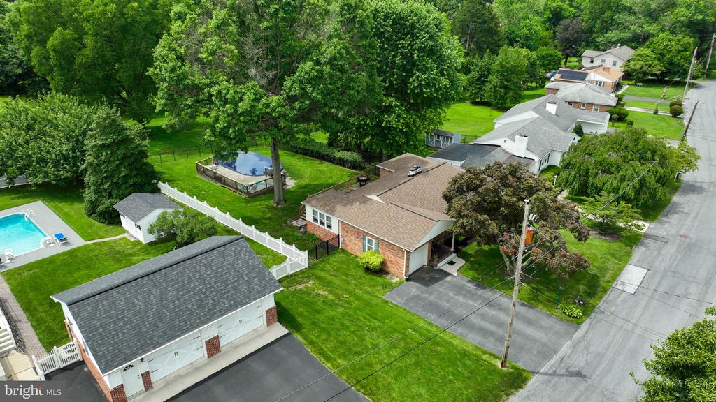 536 WELLINGTON DRIVE
