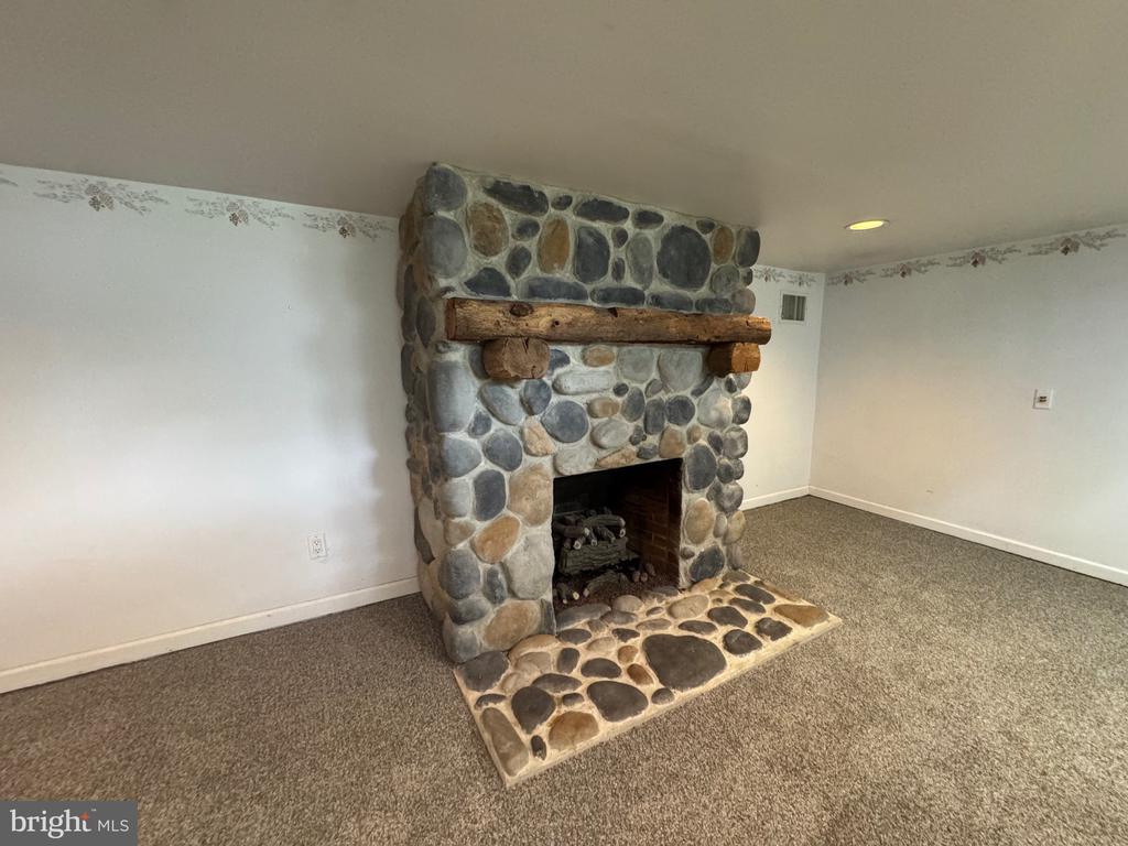 536 WELLINGTON DRIVE