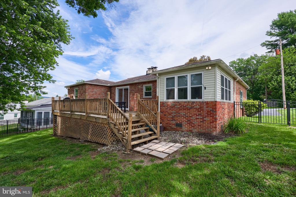 536 WELLINGTON DRIVE