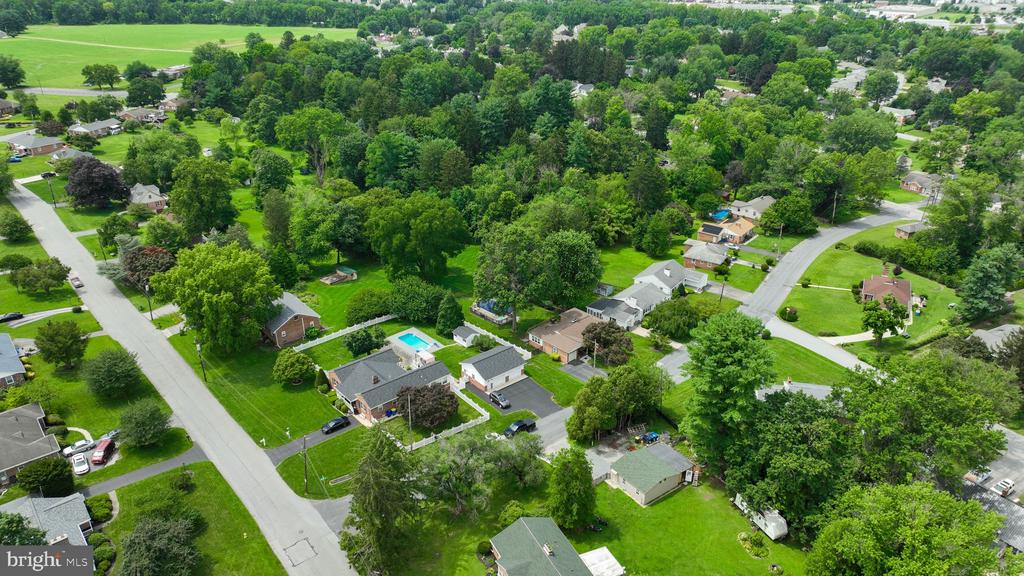 536 WELLINGTON DRIVE