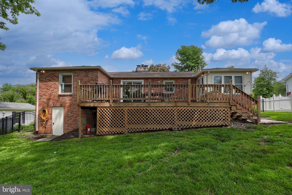 536 WELLINGTON DRIVE