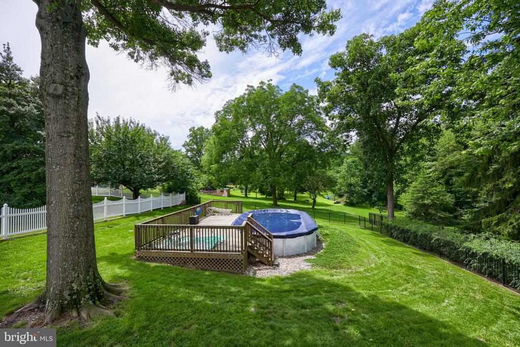 536 WELLINGTON DRIVE