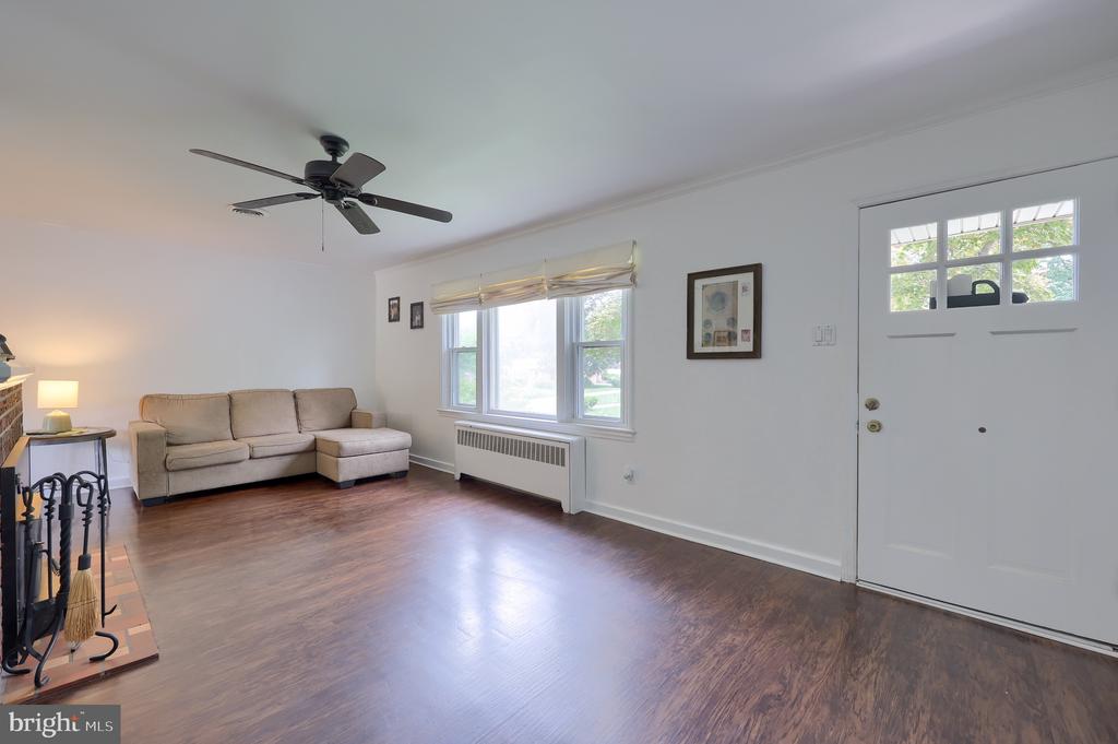 536 WELLINGTON DRIVE
