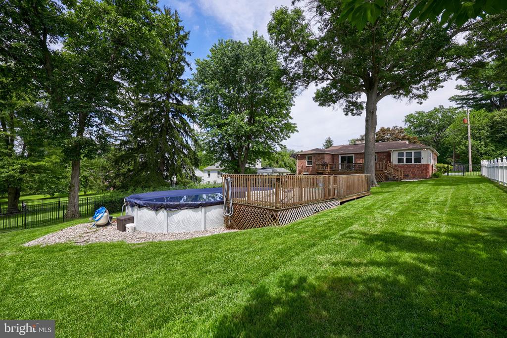 536 WELLINGTON DRIVE