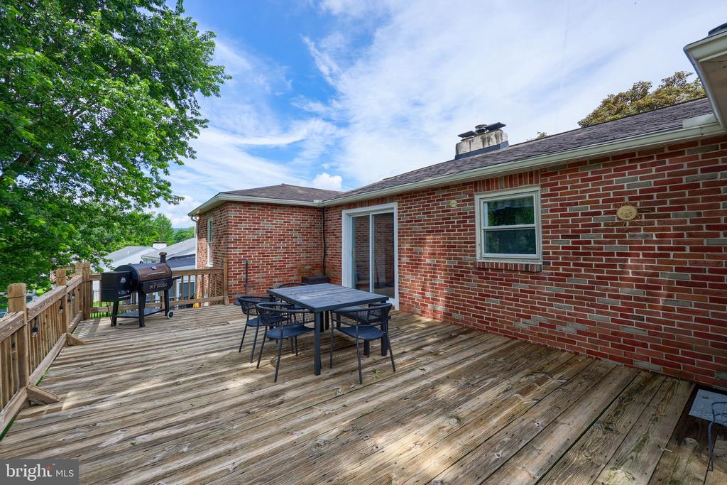 536 WELLINGTON DRIVE