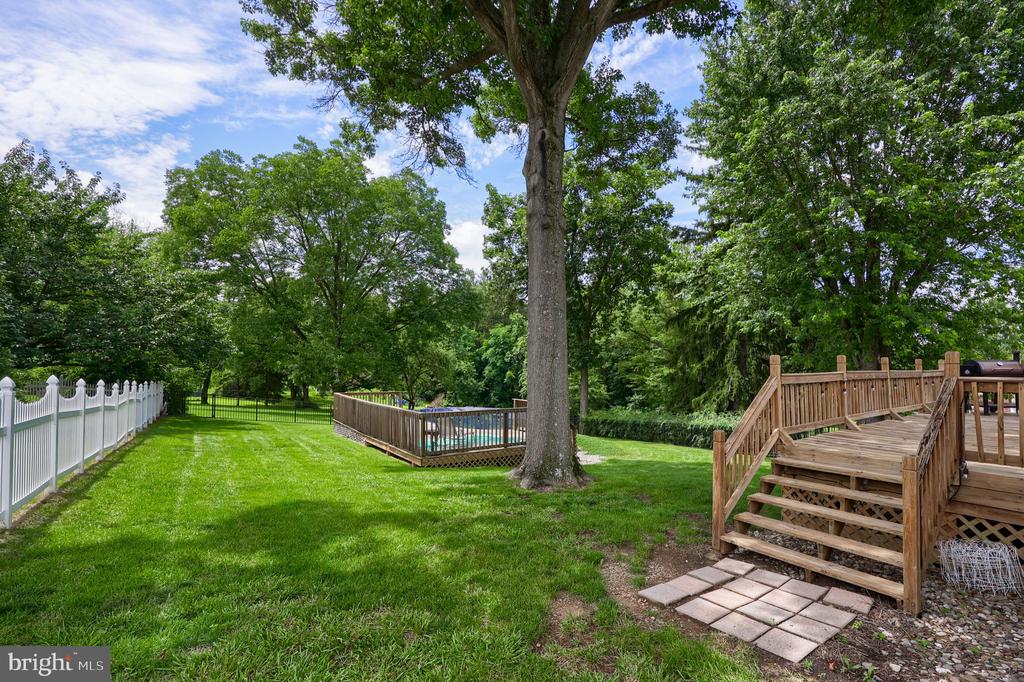 536 WELLINGTON DRIVE
