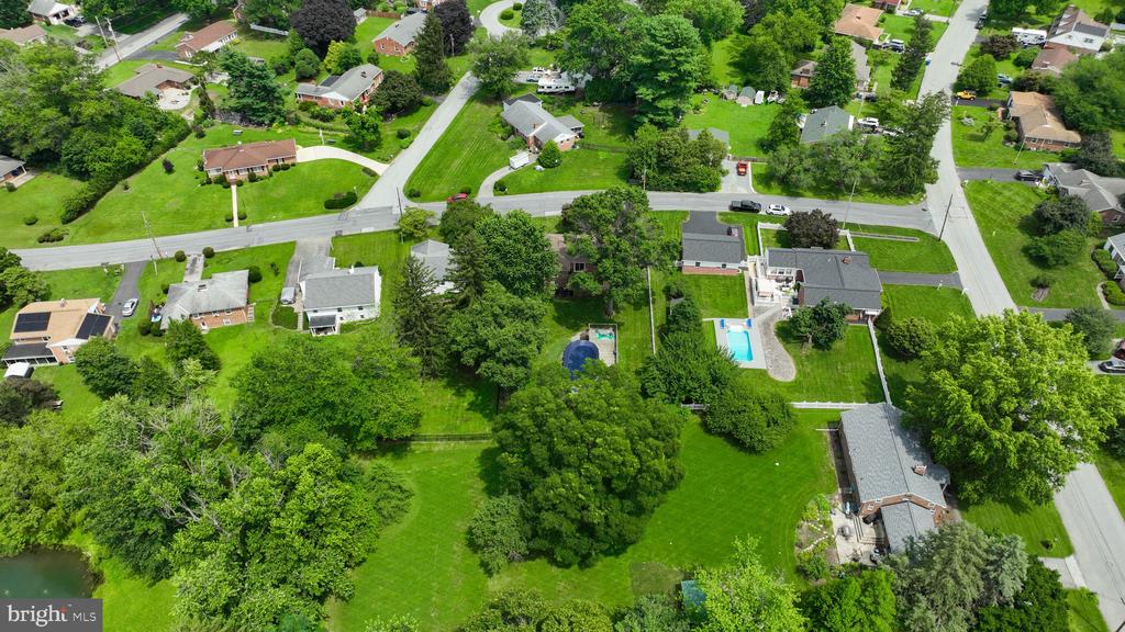 536 WELLINGTON DRIVE