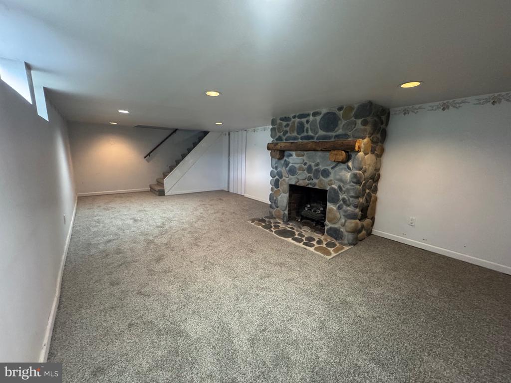 536 WELLINGTON DRIVE