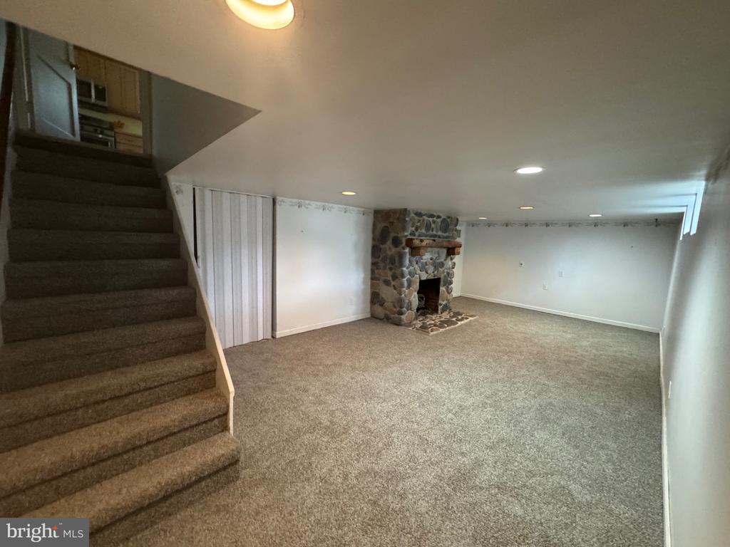 536 WELLINGTON DRIVE