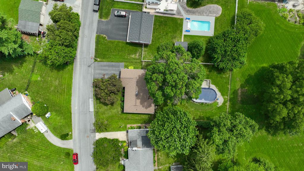 536 WELLINGTON DRIVE