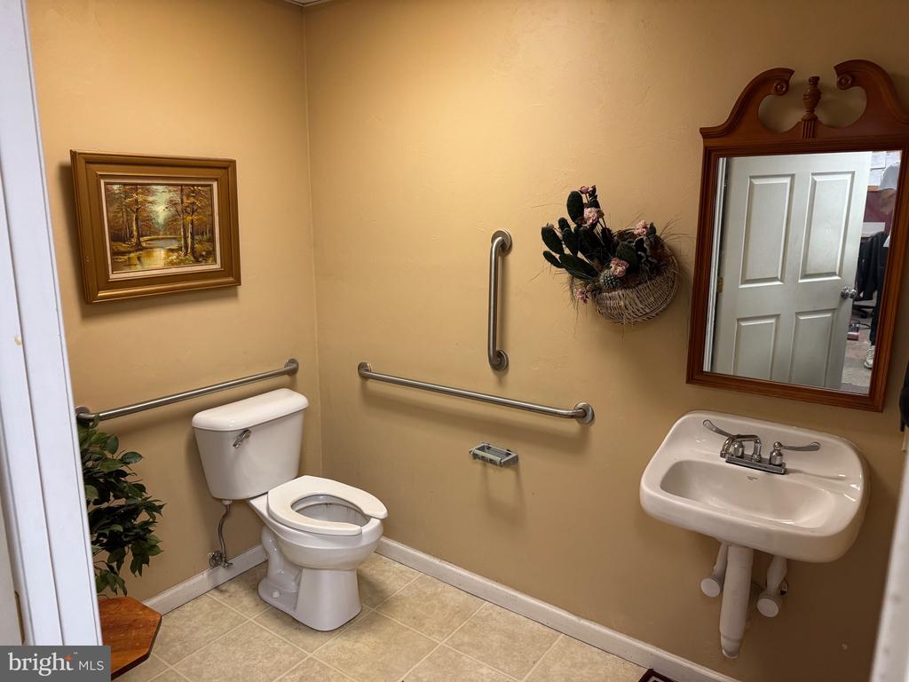 1000 ROOSEVELT AVENUE