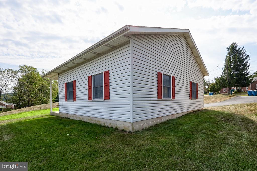 1015 GINGER DRIVE