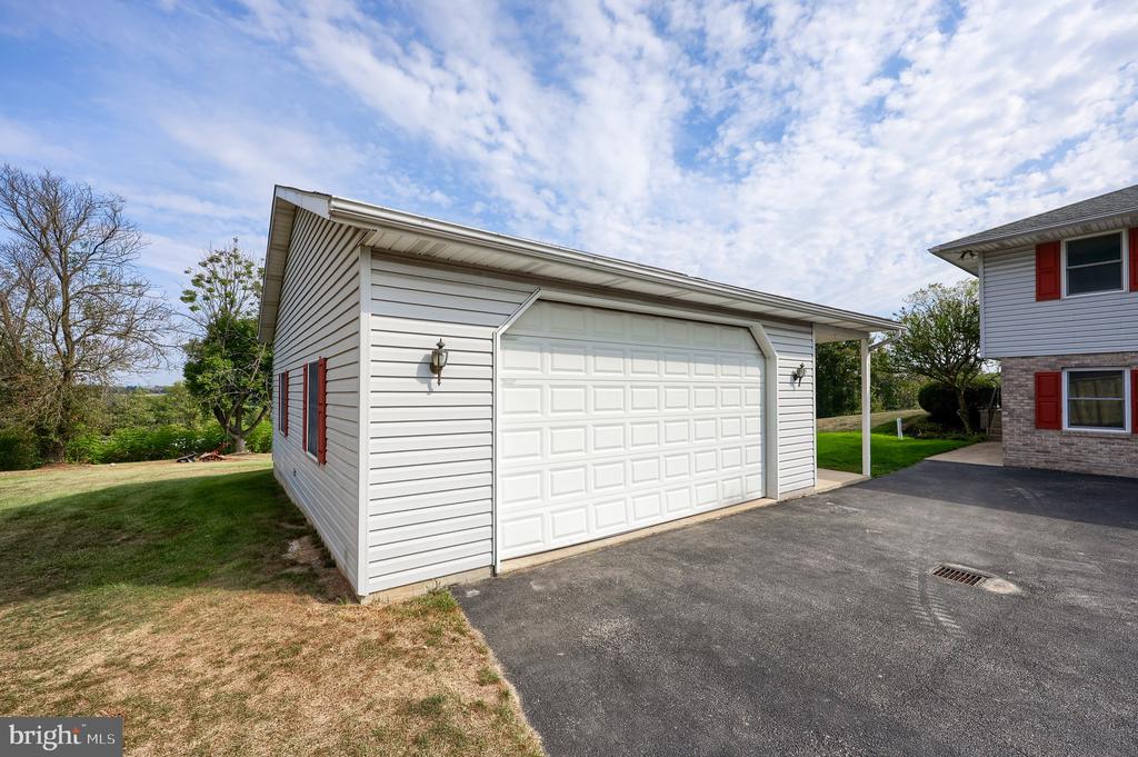 1015 GINGER DRIVE