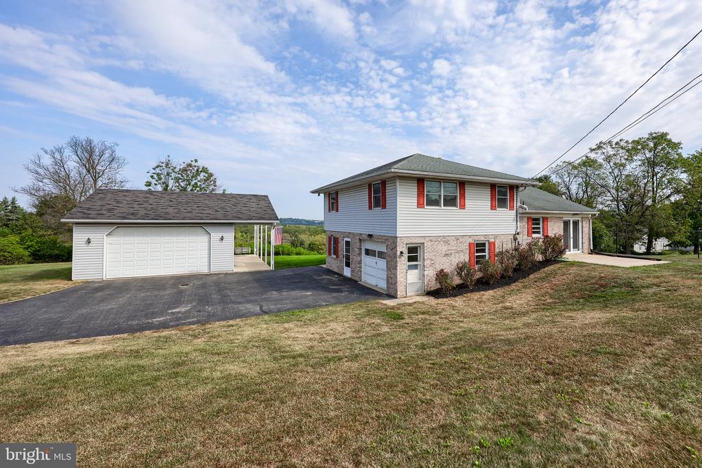 1015 GINGER DRIVE