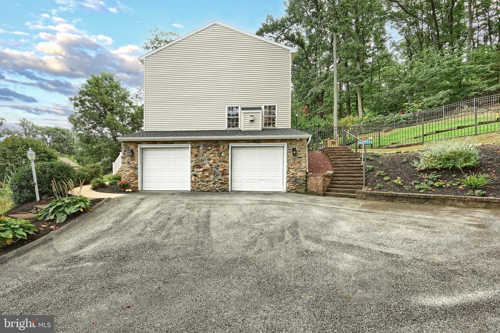 590 WOODSIDE ROAD