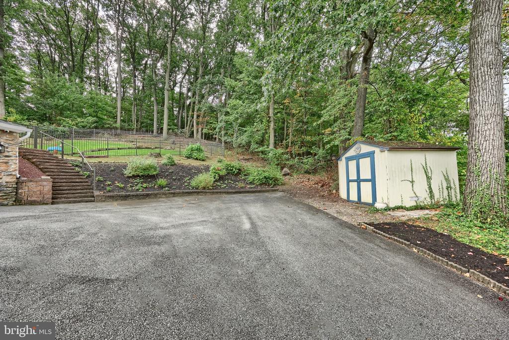 590 WOODSIDE ROAD
