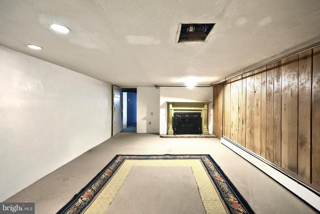 4079 WILSHIRE DRIVE