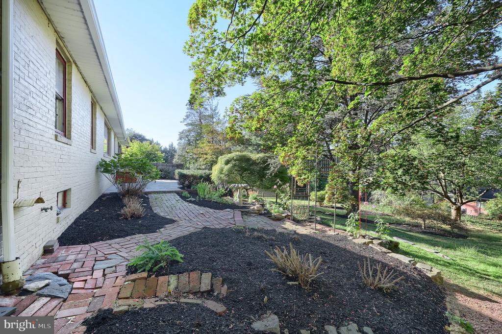 4079 WILSHIRE DRIVE