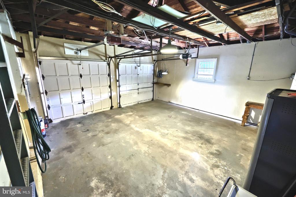 4079 WILSHIRE DRIVE