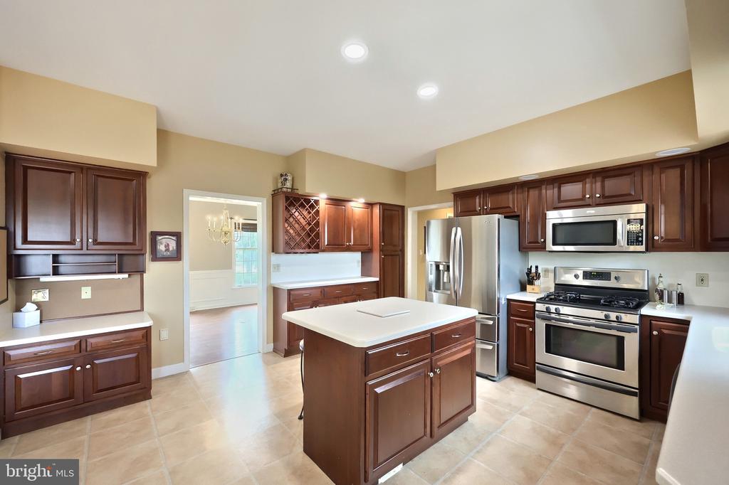 2337 WEDGEWOOD WAY