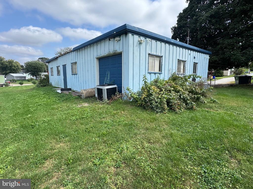 0 N CONSTITUTION REAR AVENUE