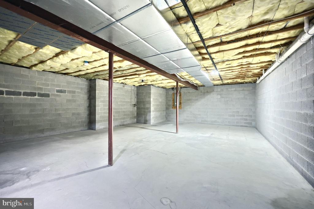 101 FAIRFAX DR.