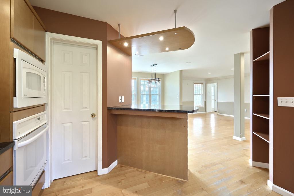 101 FAIRFAX DR.