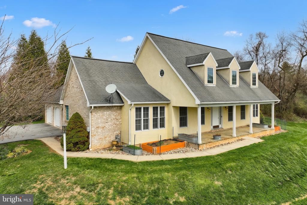 101 FAIRFAX DR.