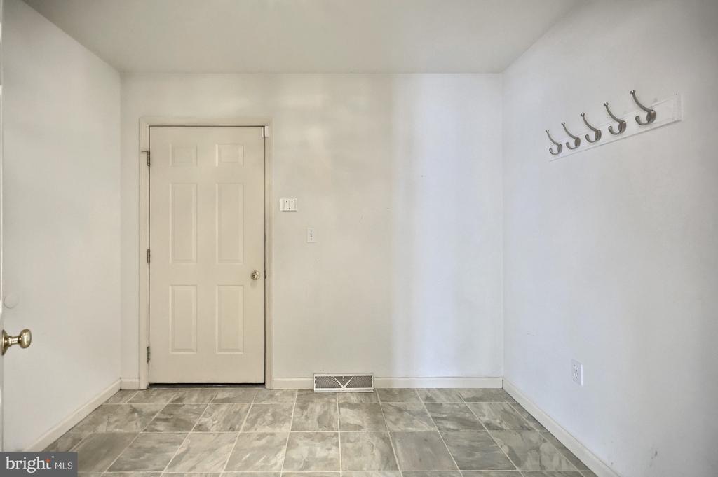 101 FAIRFAX DR.