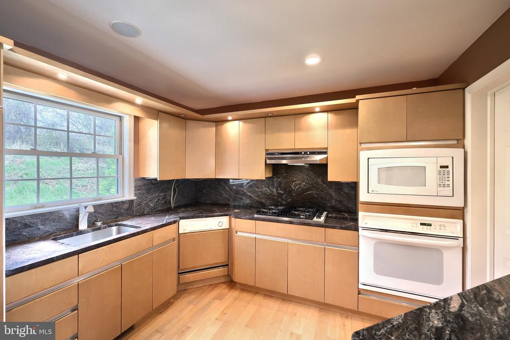 101 FAIRFAX DR.