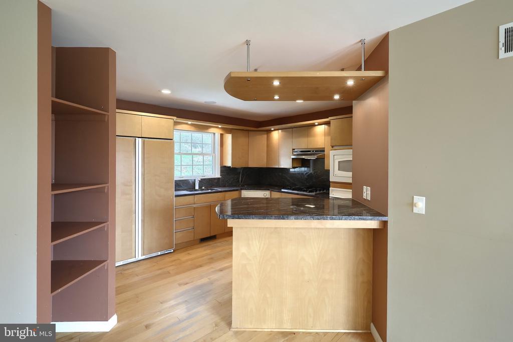 101 FAIRFAX DR.
