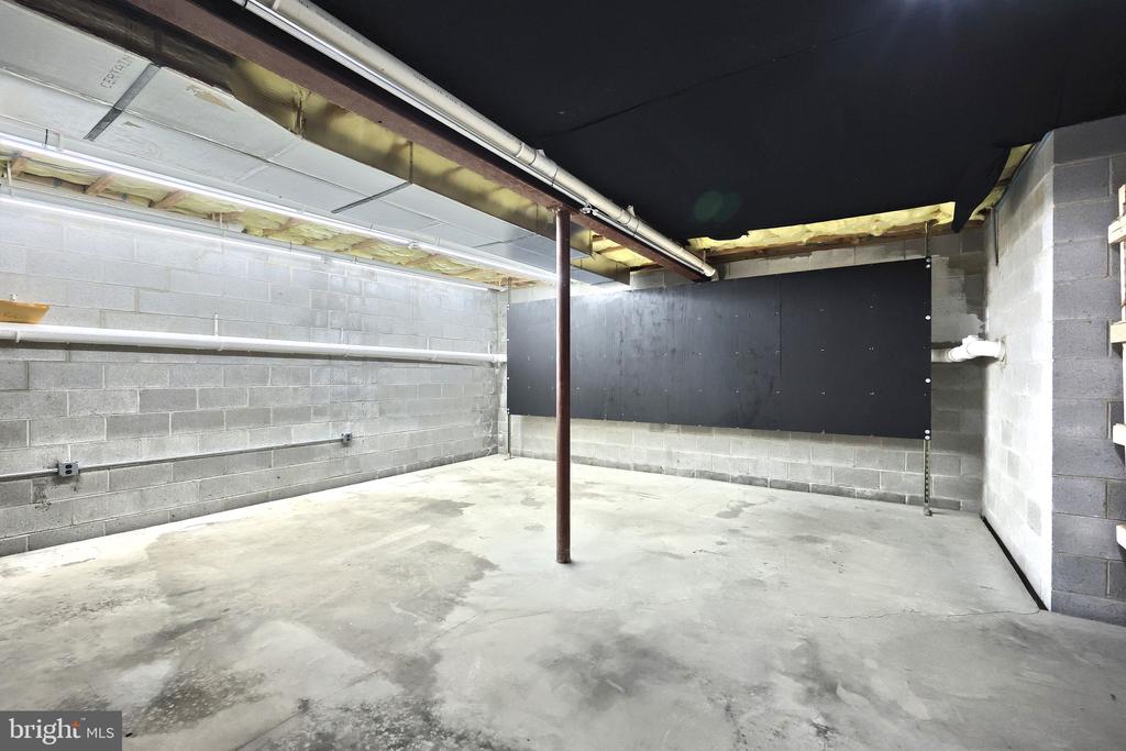 101 FAIRFAX DR.