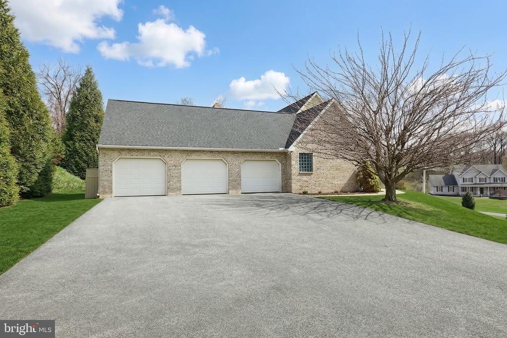 101 FAIRFAX DR.