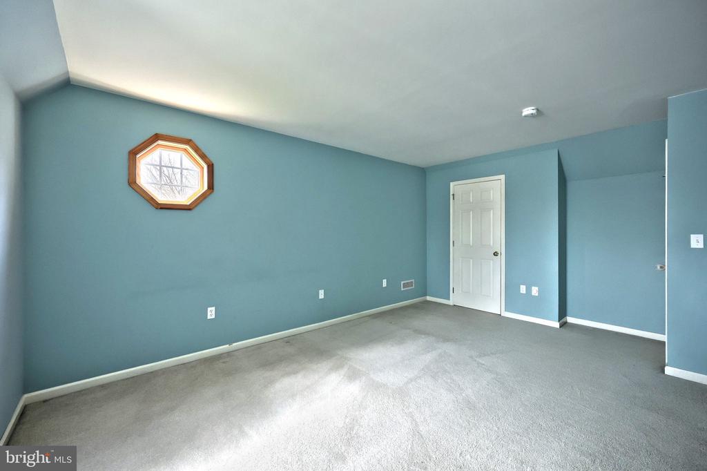 101 FAIRFAX DR.