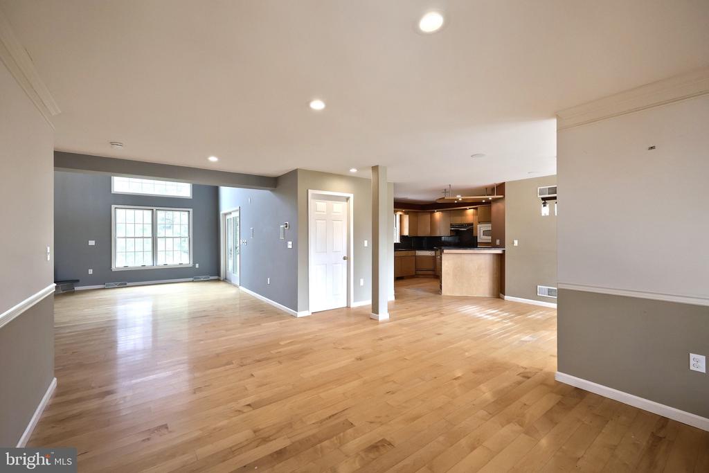 101 FAIRFAX DR.