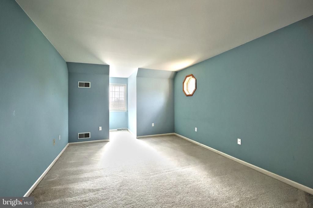 101 FAIRFAX DR.
