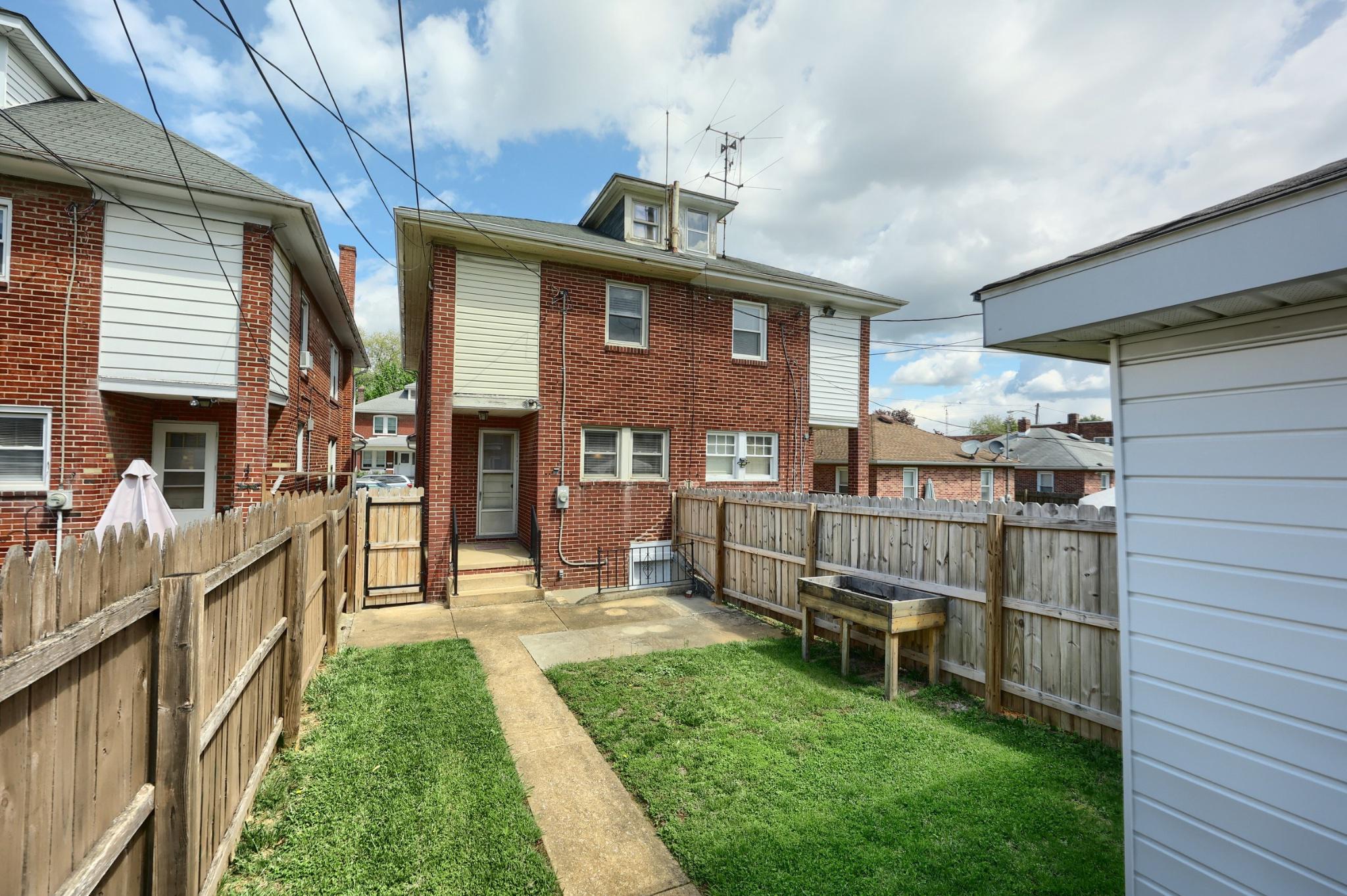 1616 W PHILADELPHIA STREET