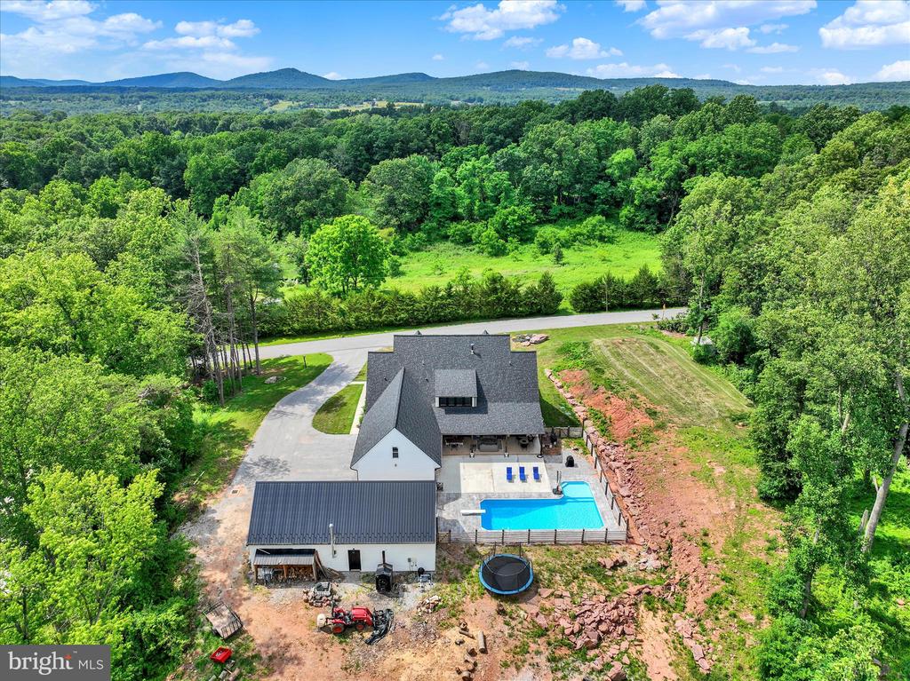 911 N CIRCLE DRIVE