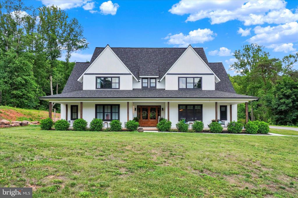 911 N CIRCLE DRIVE