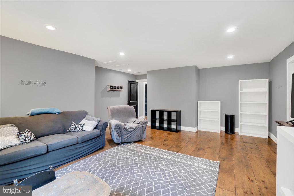 911 N CIRCLE DRIVE