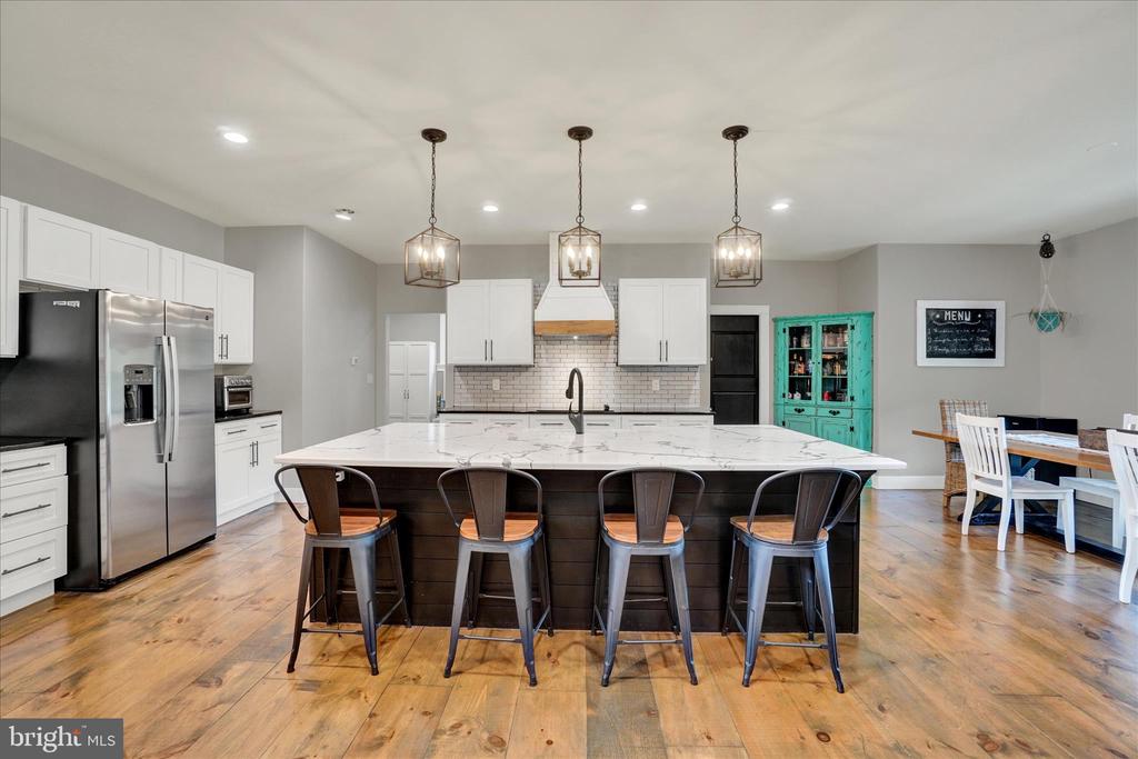 911 N CIRCLE DRIVE
