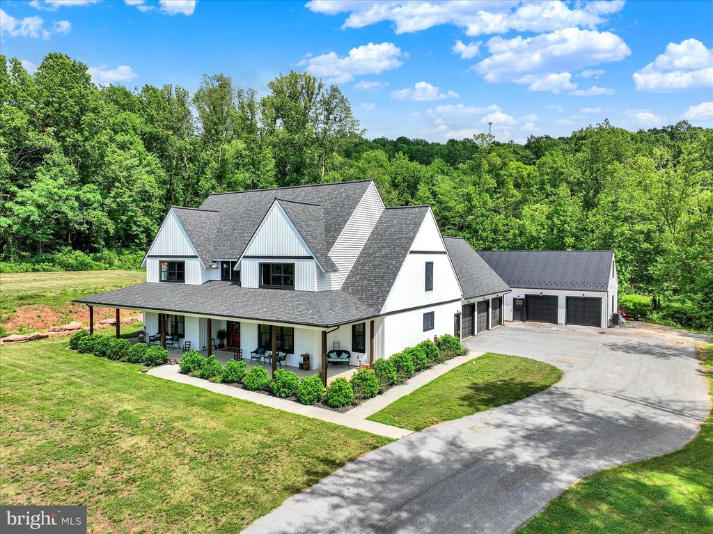 911 N CIRCLE DRIVE