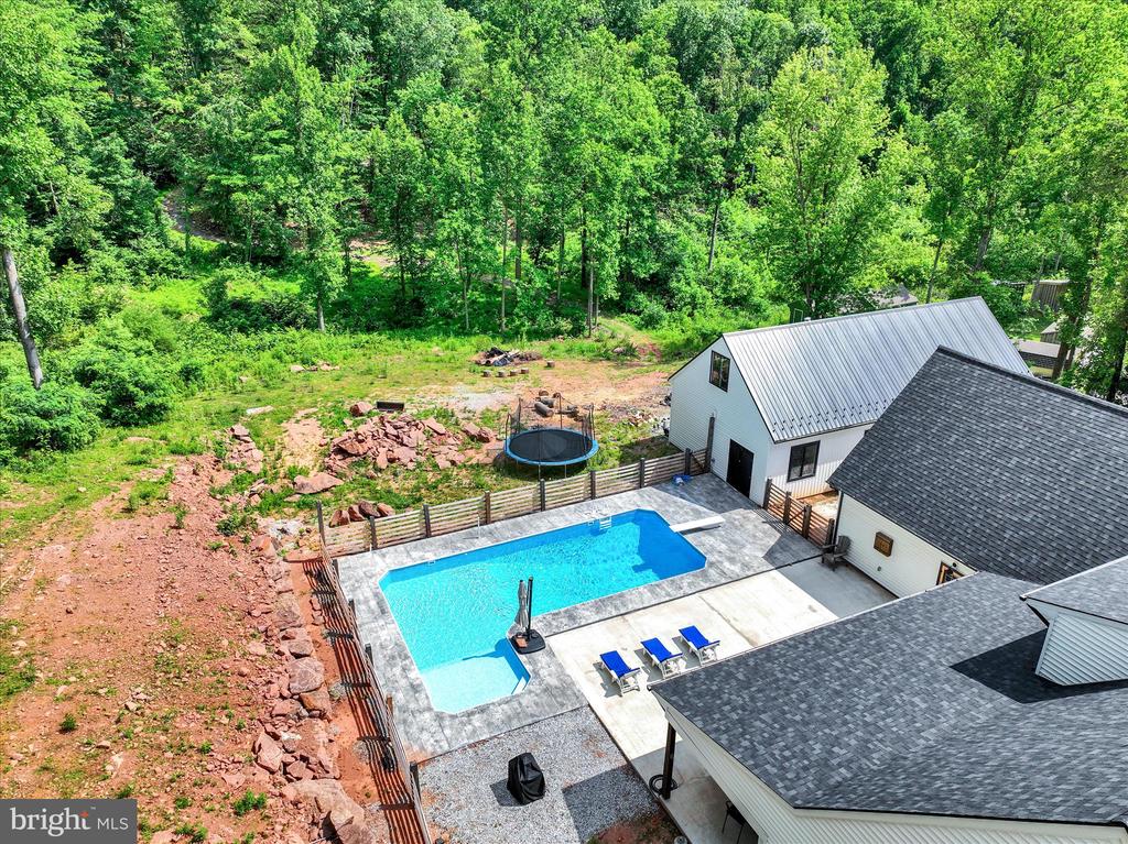 911 N CIRCLE DRIVE