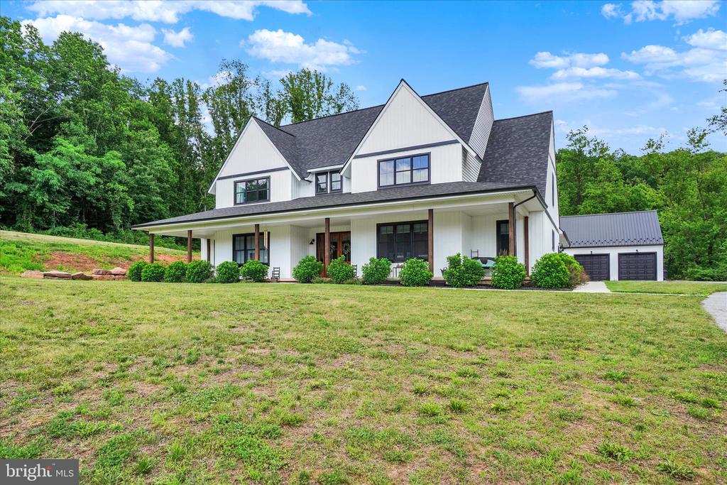 911 N CIRCLE DRIVE