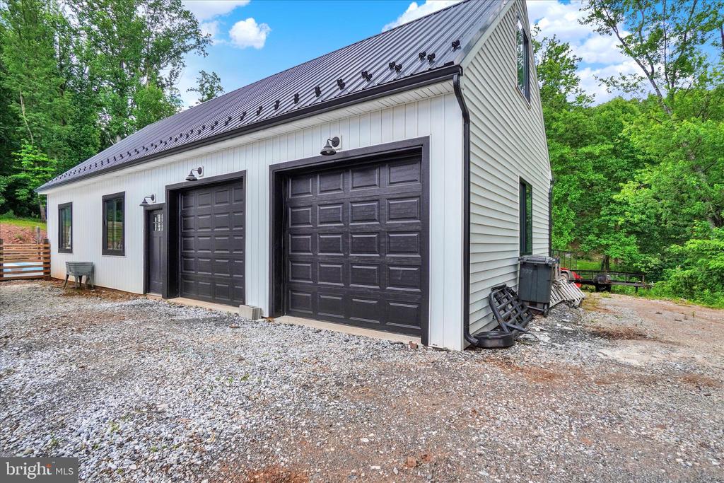 911 N CIRCLE DRIVE