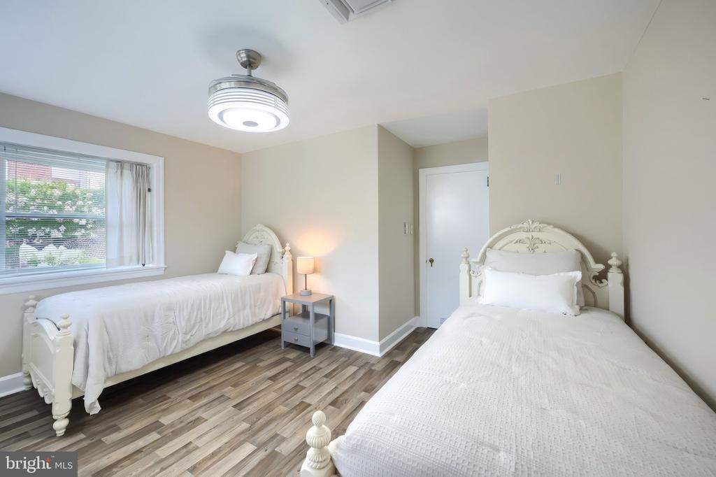 1366 SLEEPY HOLLOW ROAD
