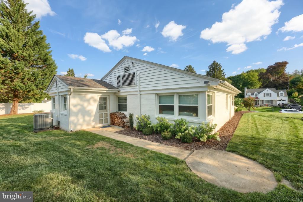 1366 SLEEPY HOLLOW ROAD
